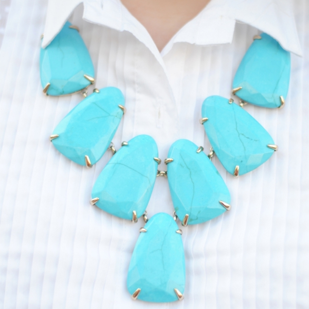 Kendra Scott Harlow Statement Necklace in Turquoise and Gold - Picture 3 of 3